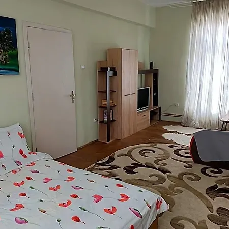 Lovely In Bucharest, Baba Novac Area *